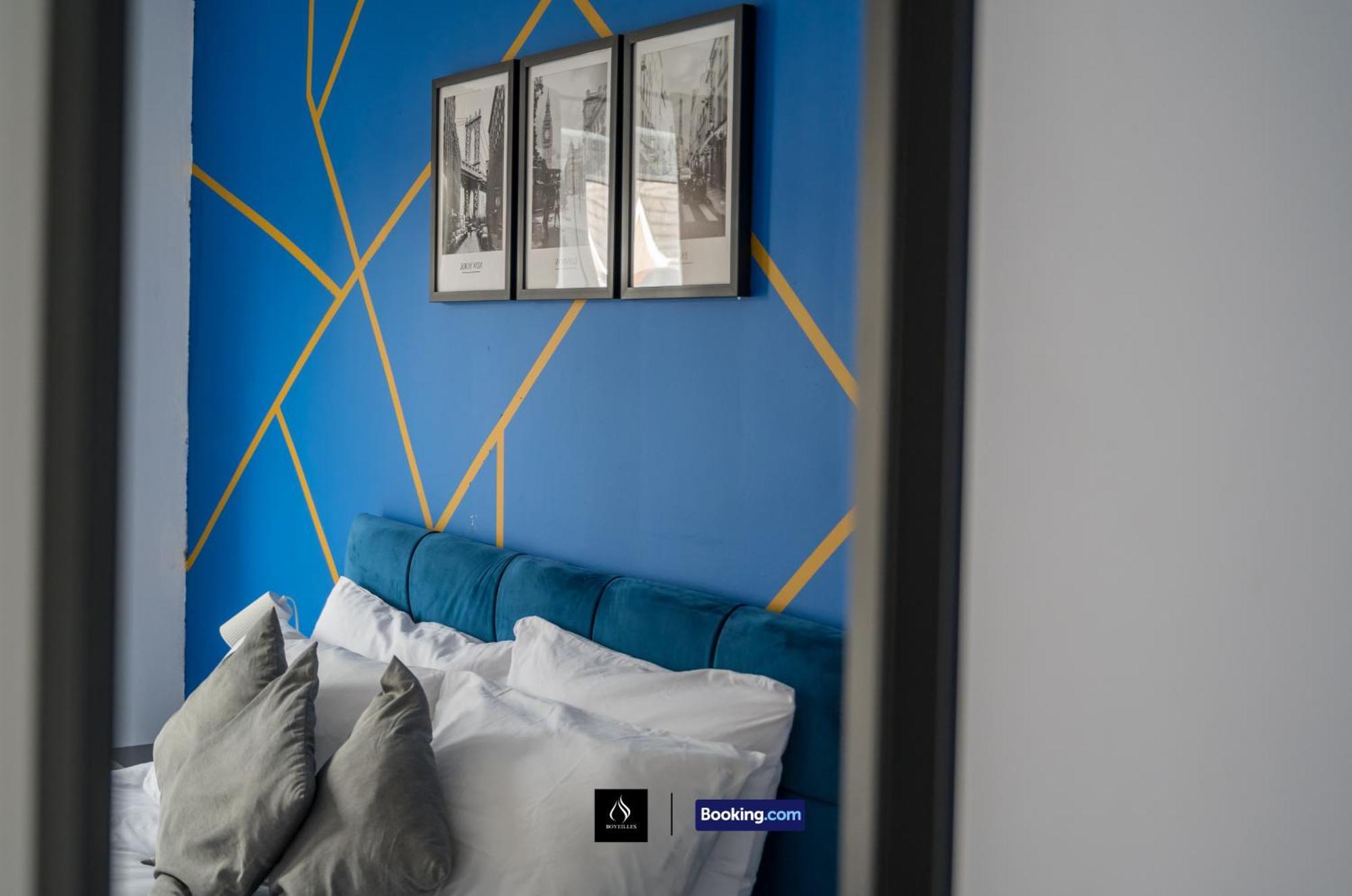 2 Bed House By Boyeilles Apartments Short Lets & Serviced Accommodation Belfast With Balcony & Free Parking Exterior foto